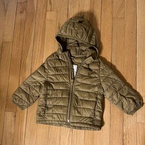 Baby gap new w/o tags boy 12-18 months thin puffer jacket w/ hood in khaki beige